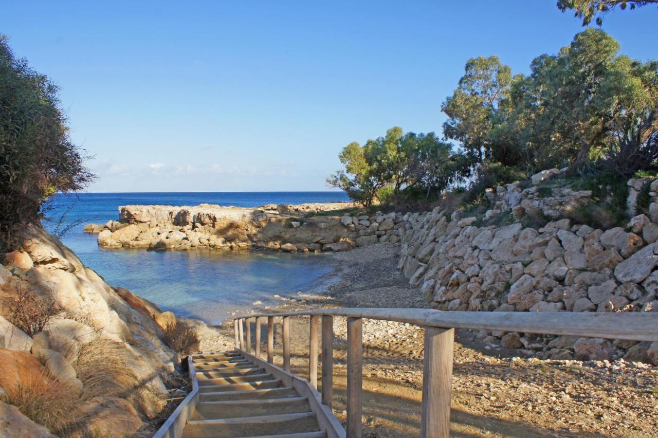 Lucile - Coralli Beachfront Apartment パラリムニ エクステリア 写真