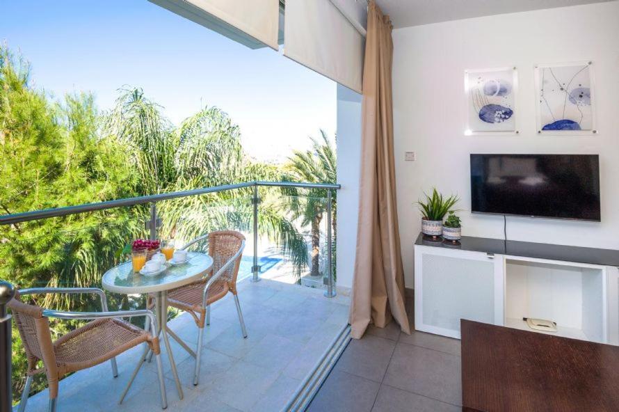 Lucile - Coralli Beachfront Apartment パラリムニ エクステリア 写真