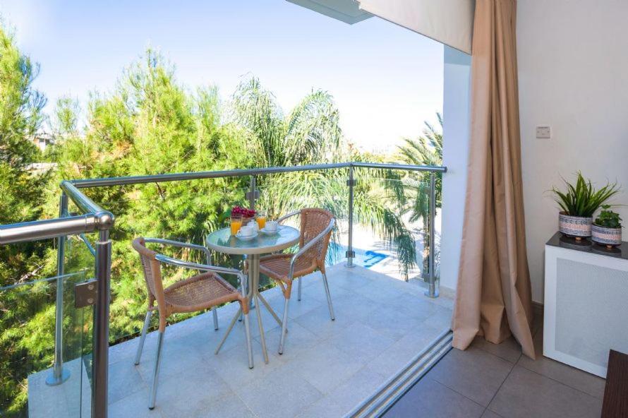 Lucile - Coralli Beachfront Apartment パラリムニ エクステリア 写真