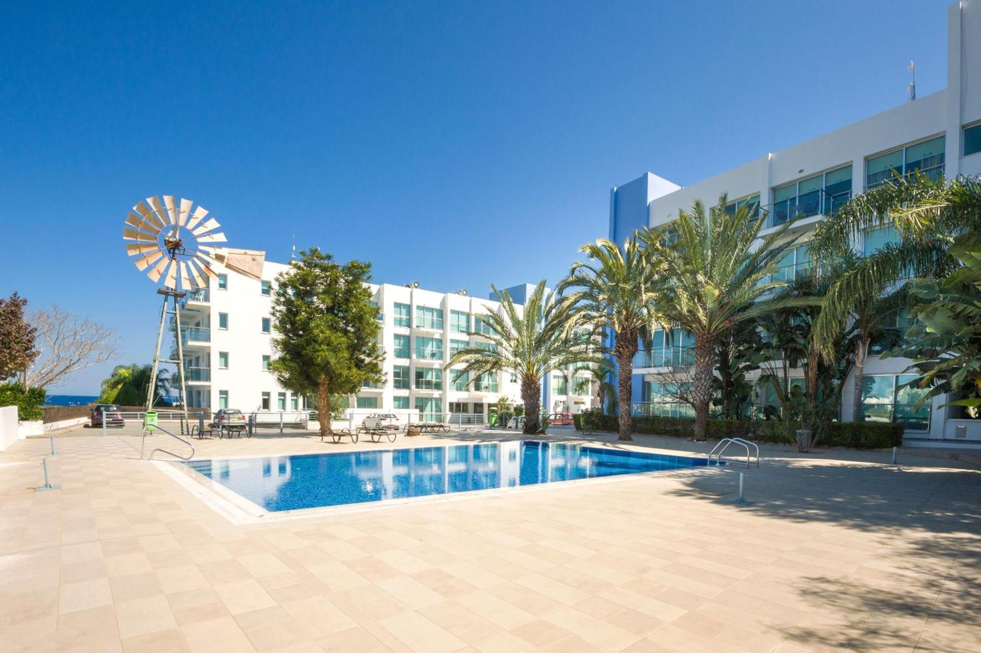 Lucile - Coralli Beachfront Apartment パラリムニ エクステリア 写真