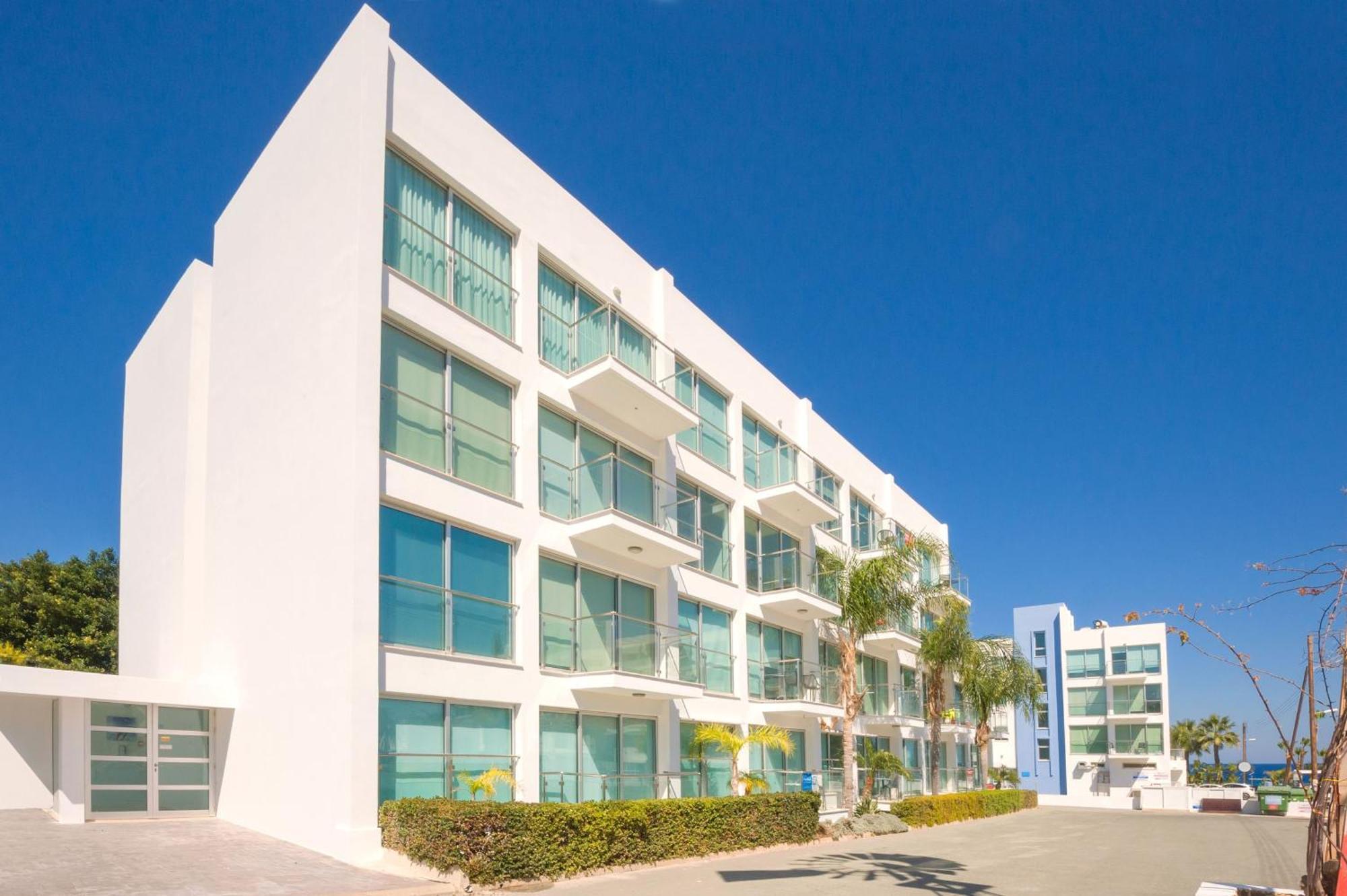 Lucile - Coralli Beachfront Apartment パラリムニ エクステリア 写真