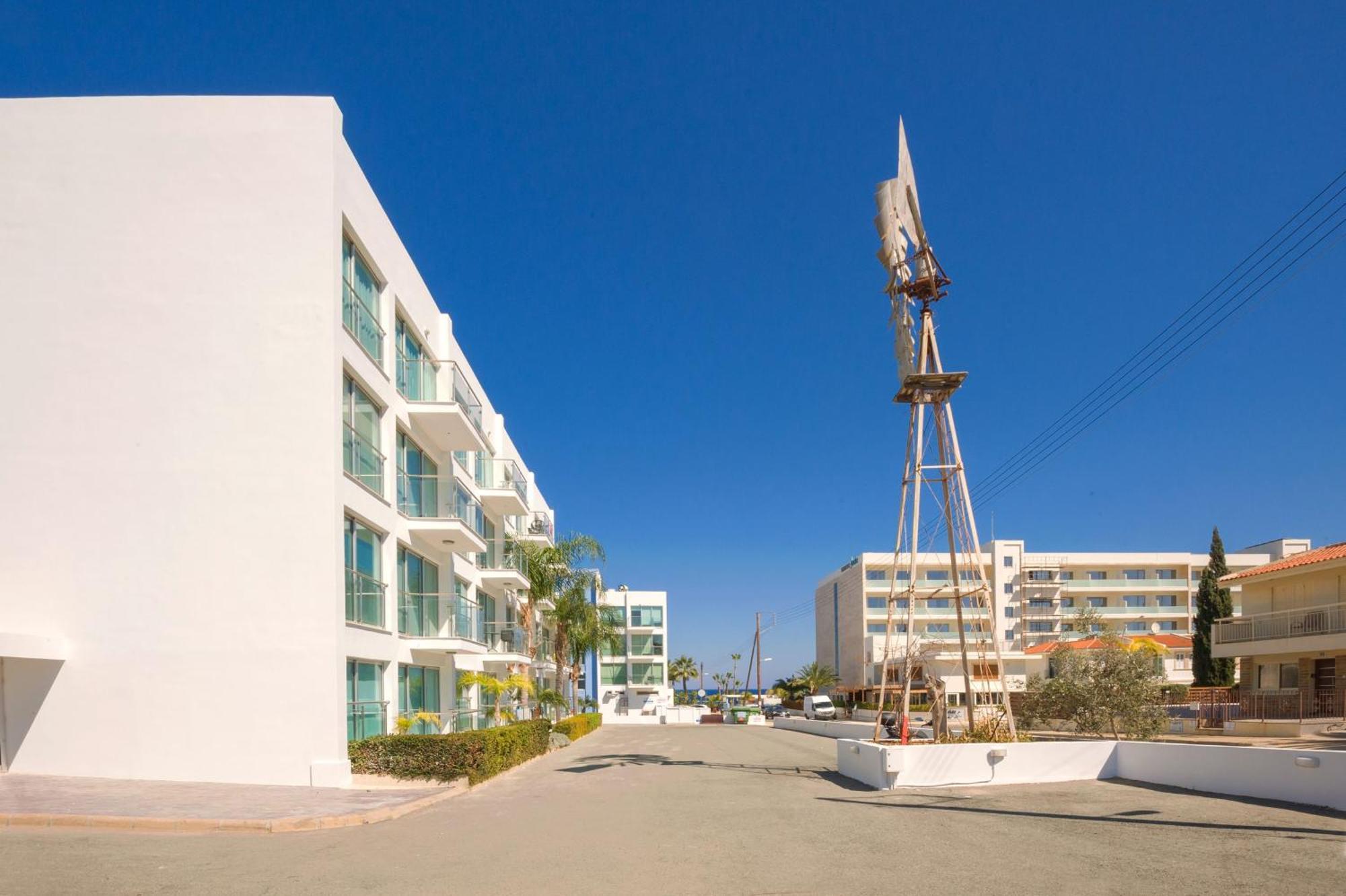 Lucile - Coralli Beachfront Apartment パラリムニ エクステリア 写真
