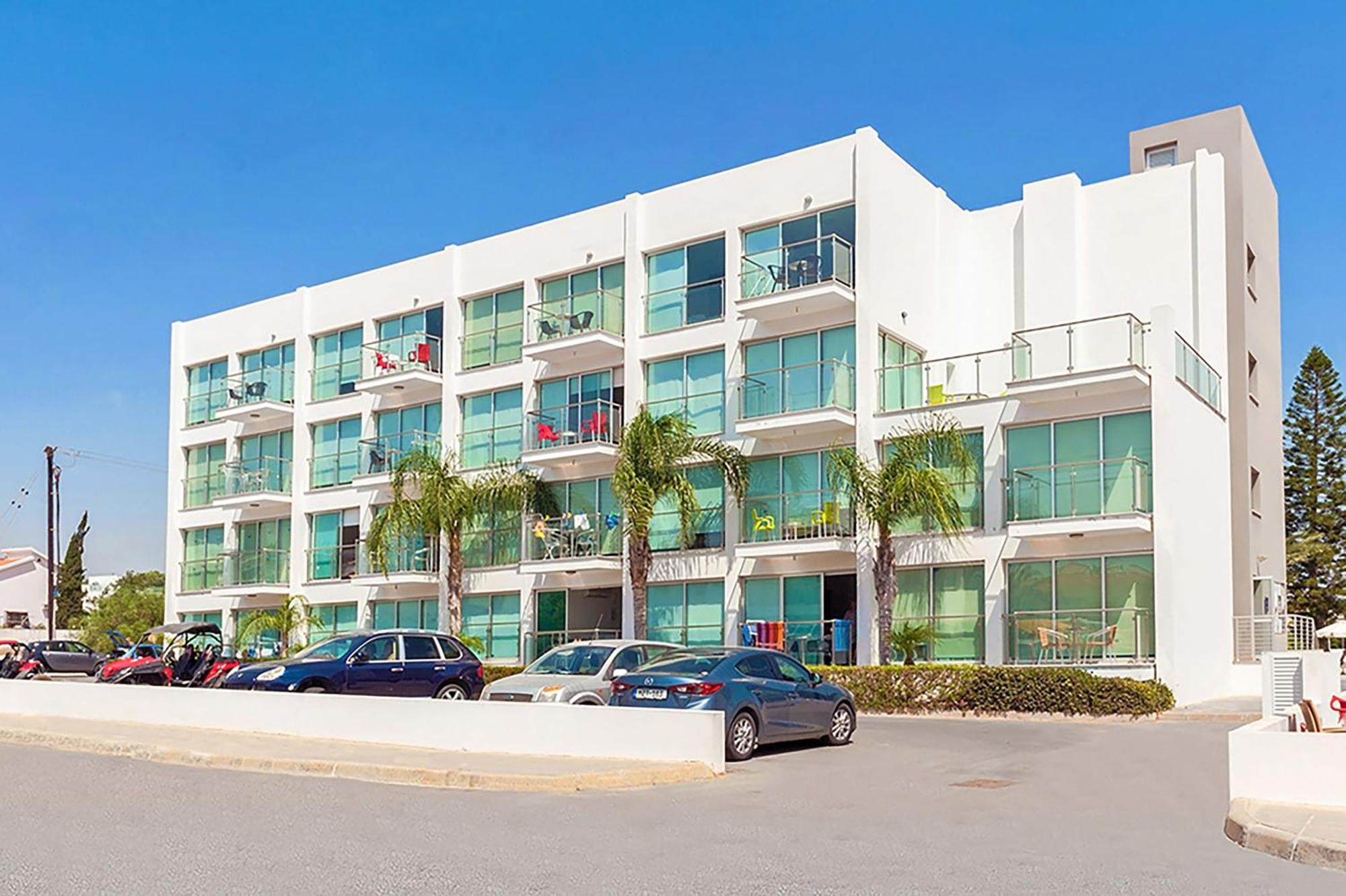 Lucile - Coralli Beachfront Apartment パラリムニ エクステリア 写真